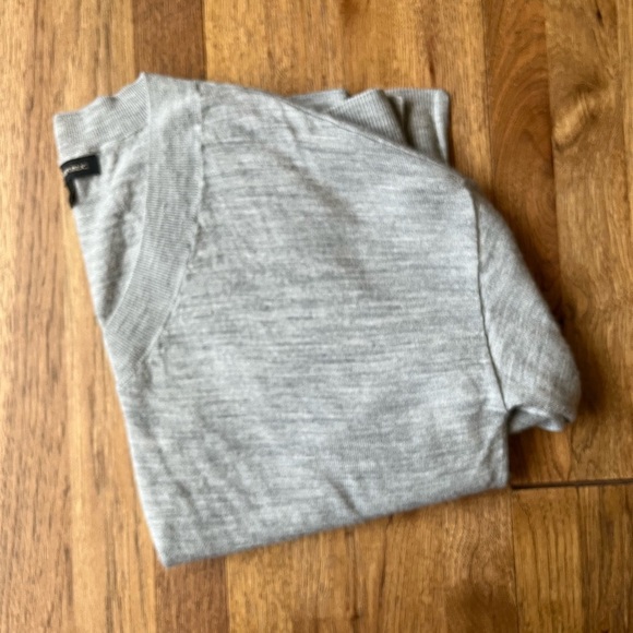 Banana Republic V Neck Gray 100% Wool Sweater‎ Women’s Sz M Lightweight - Picture 1 of 9